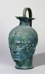 Oinochoe in Form des Kopfes eines jungen Mannes, bekannt als 